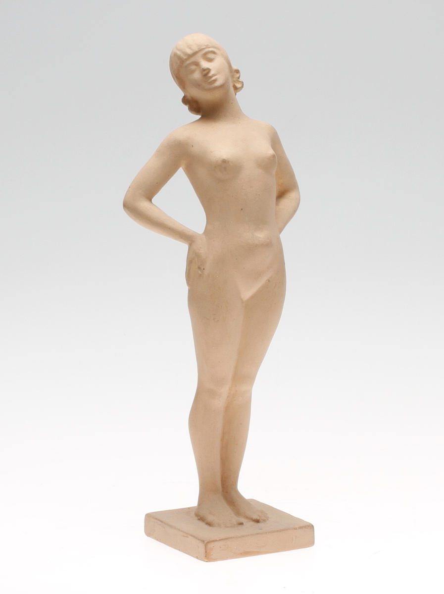 CARIN NILSON(1884-1973). Skulptur, lergods, signerad Carin Nilson.