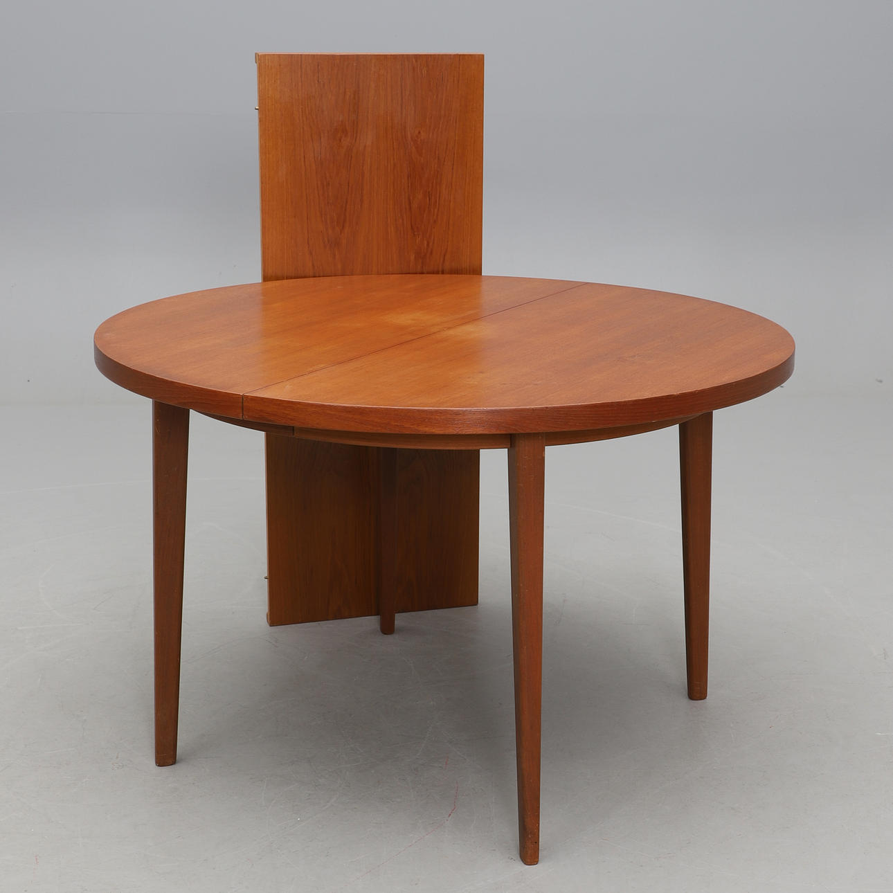 A 1950s/60s teak veneer dining table.