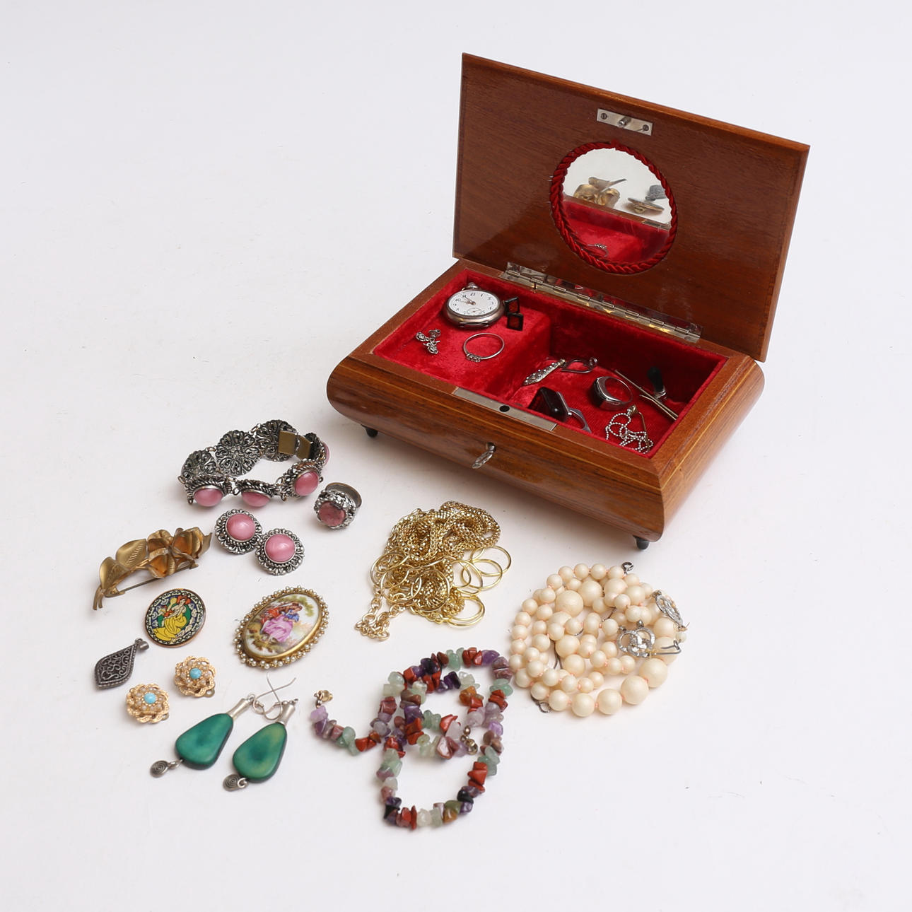 BIJOUTERIE and GAME BOX.