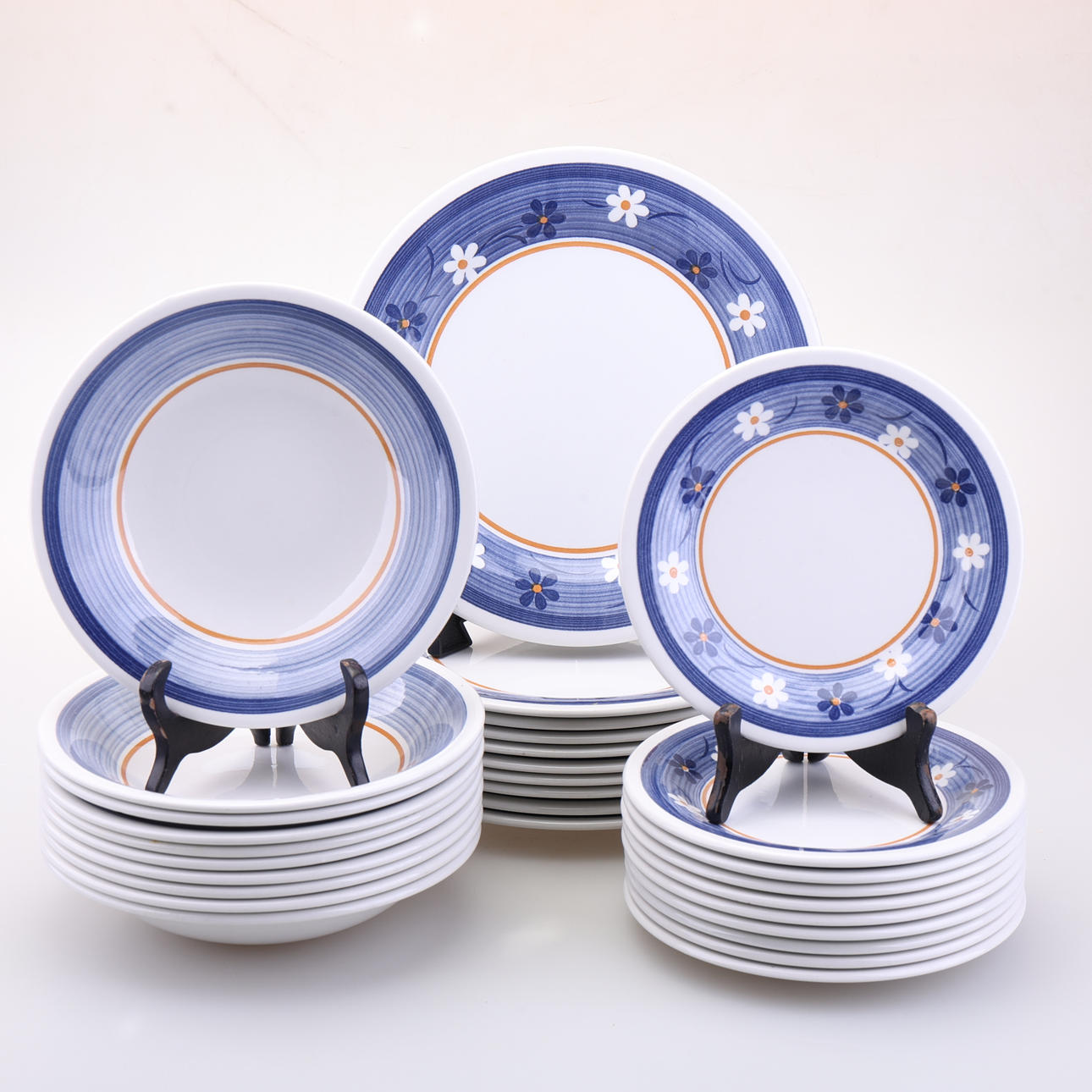 A 30-piece tableware set, Tableware England.