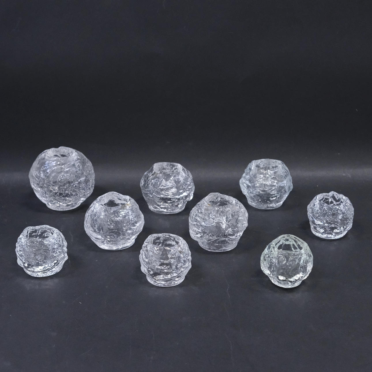 ANN WOLFF. LYSE LANTERNER. „SNEBOLD“. NI DELE.