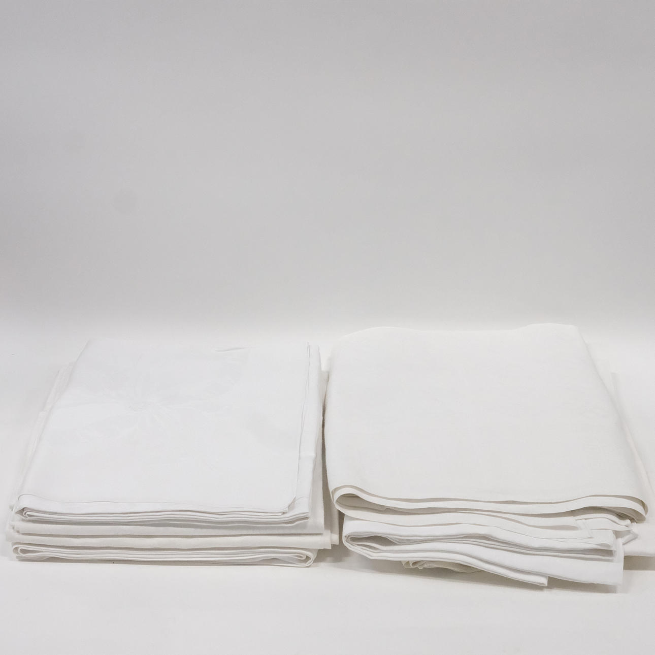 11 LINEN TABLECLOTHS.