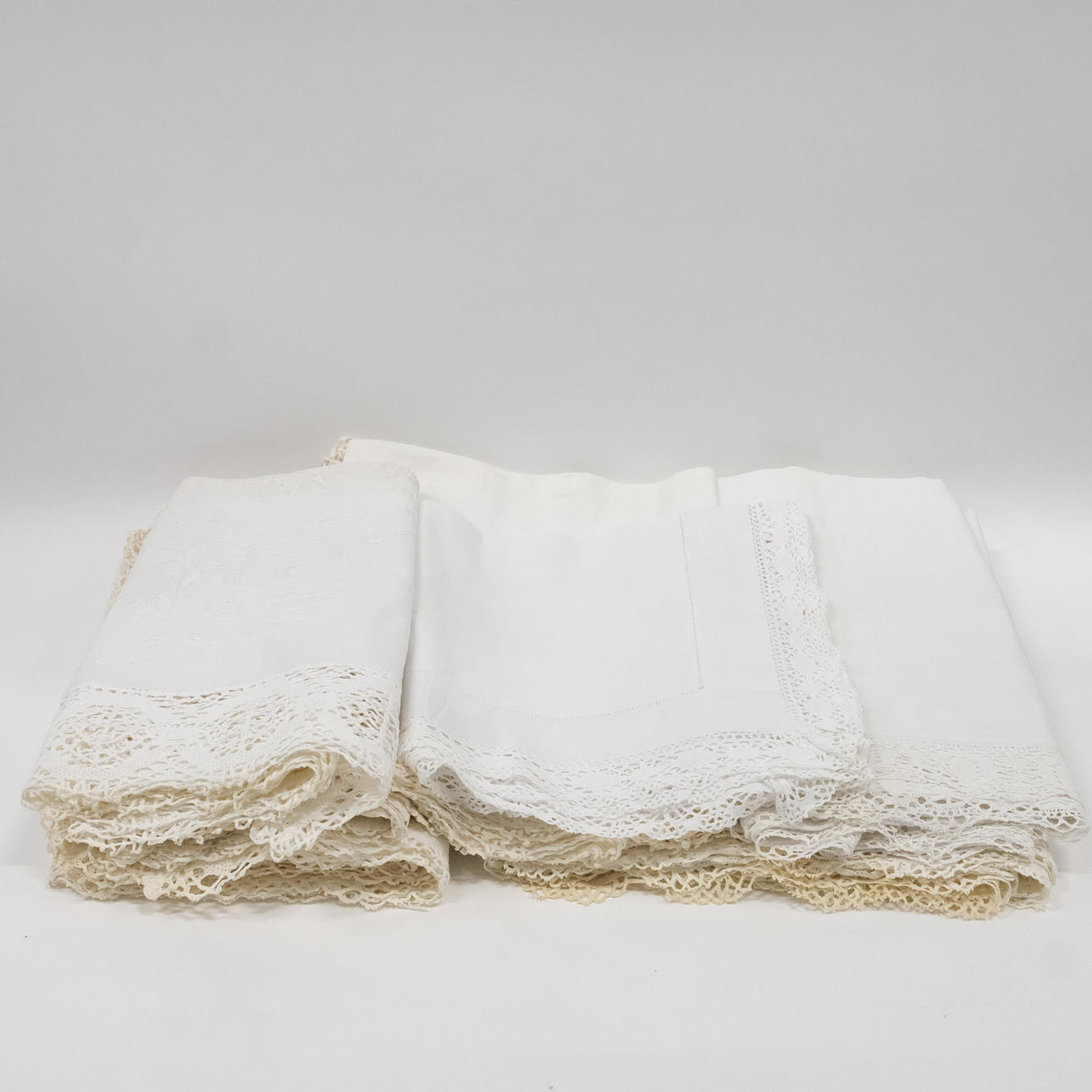 8 LINEN TABLECLOTHS.