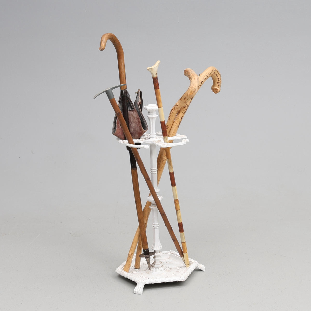 UMBRELLA STAND. Byarum's use, as well as accessories.