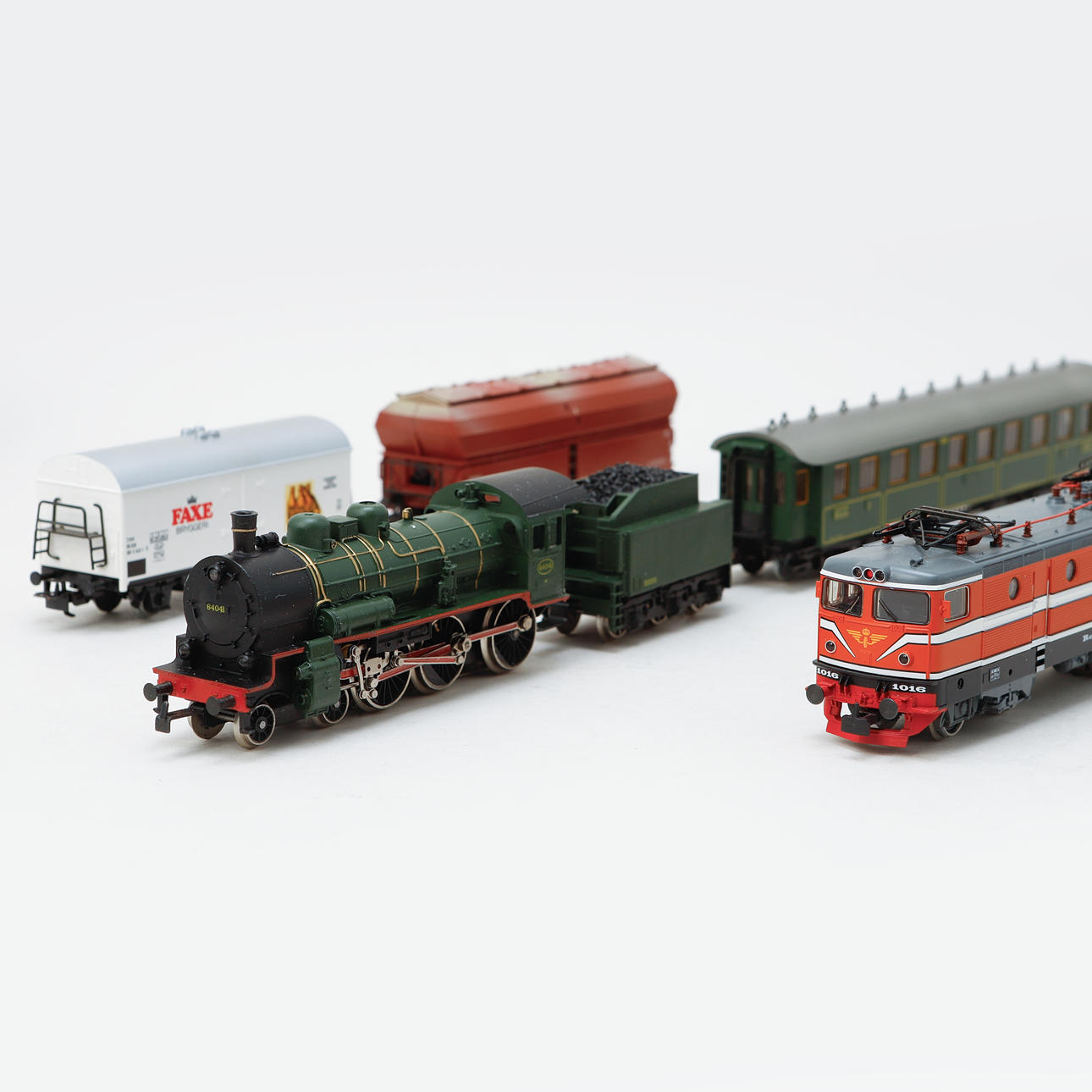 MÄRKLIN, lok och vagnar.