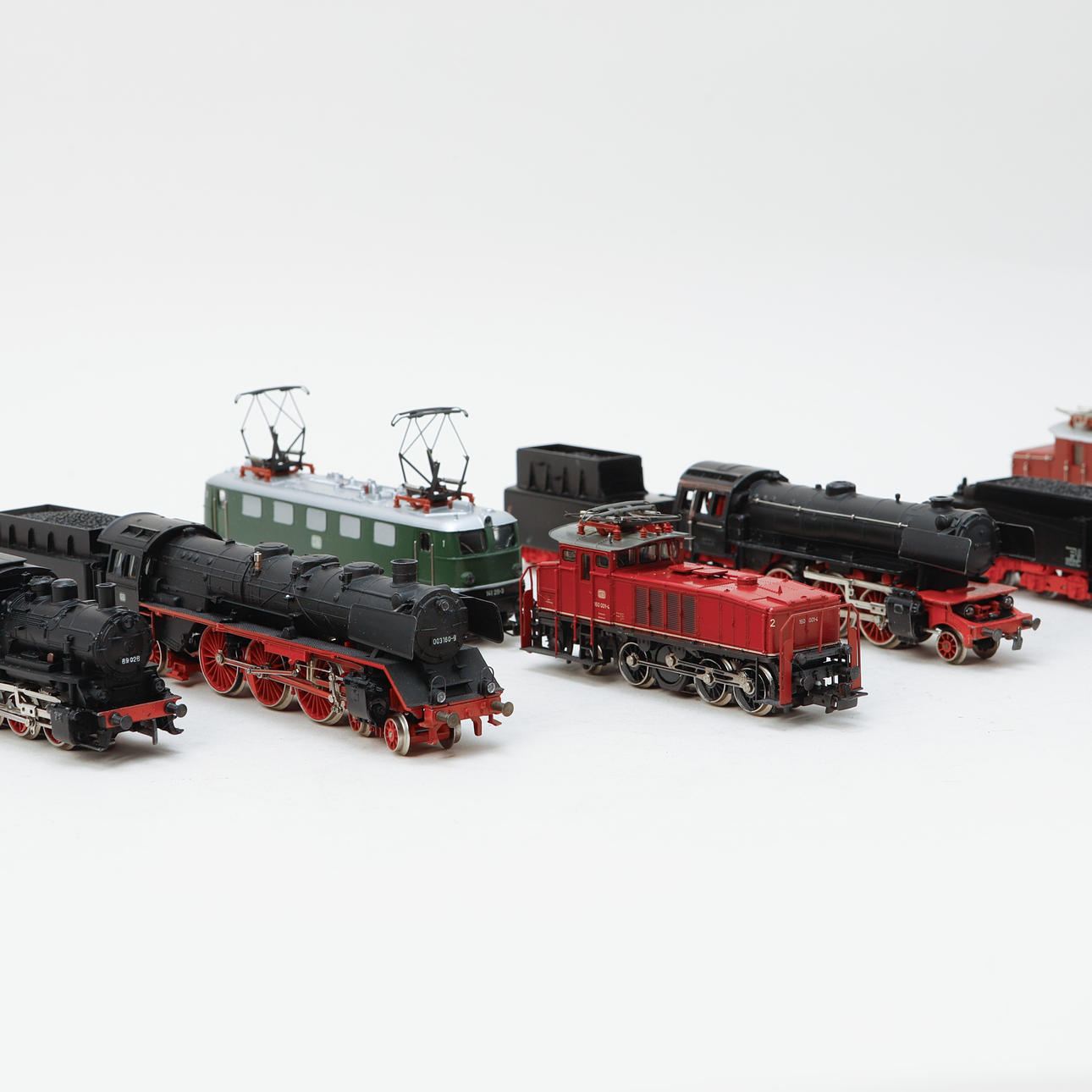 MÄRKLIN, lok, vagnar och rälsdelar.