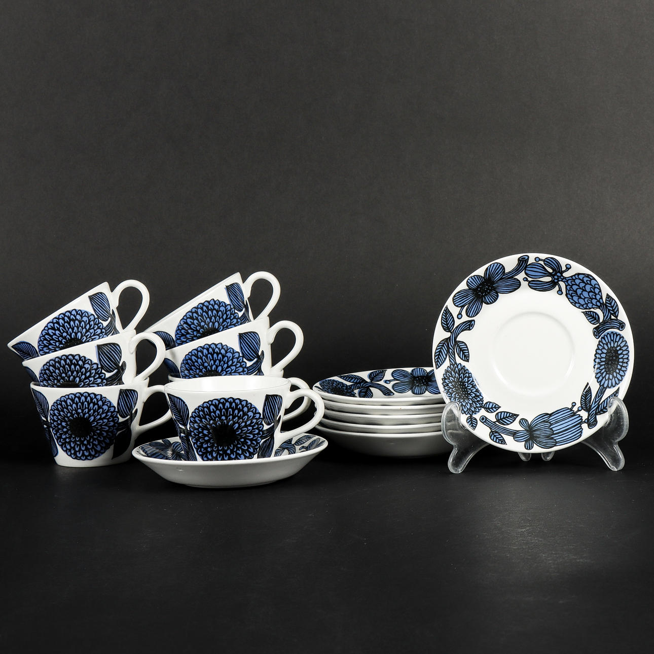 STIG LINDBERG. Kaffeetassen „Blue Aster“, Gustavsberg.