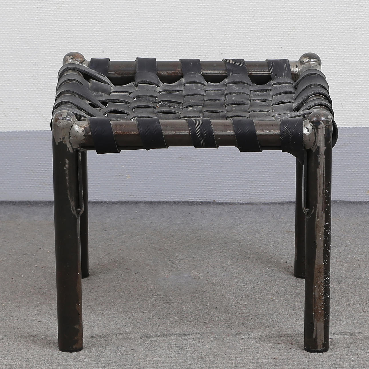 SHOE STOOL, LEATHER, METAL FRAME, CONTEMPORARY.