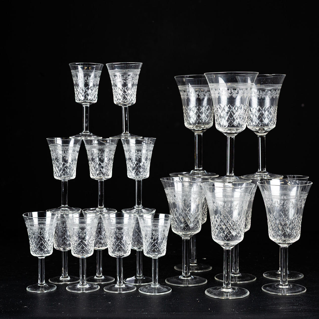 TABLEWARE PARTS, 20pcs, checkered with etched decor.