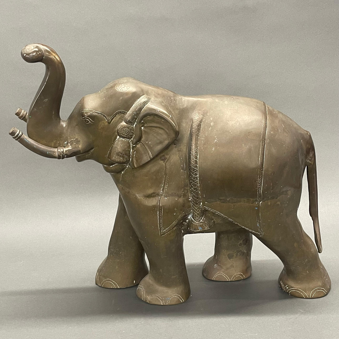 ALTER MESSING-ELEFANT.