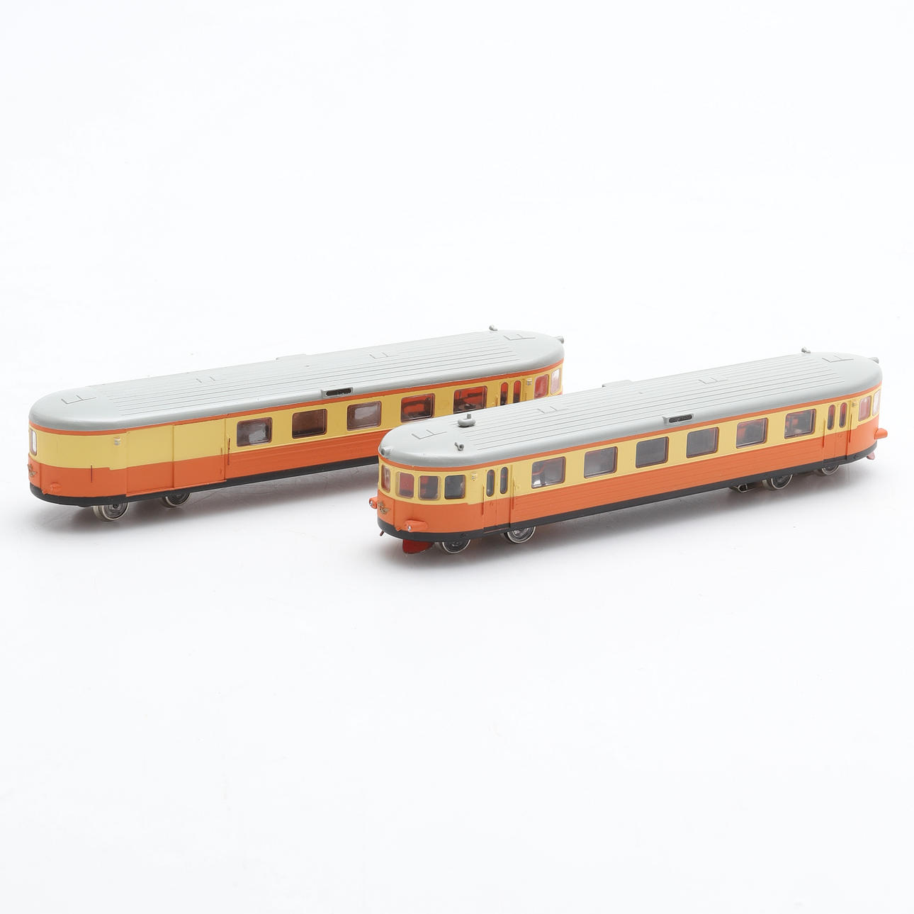 MODEL TRAIN, 2 pieces, UGJ railbus Y6, scale H0.