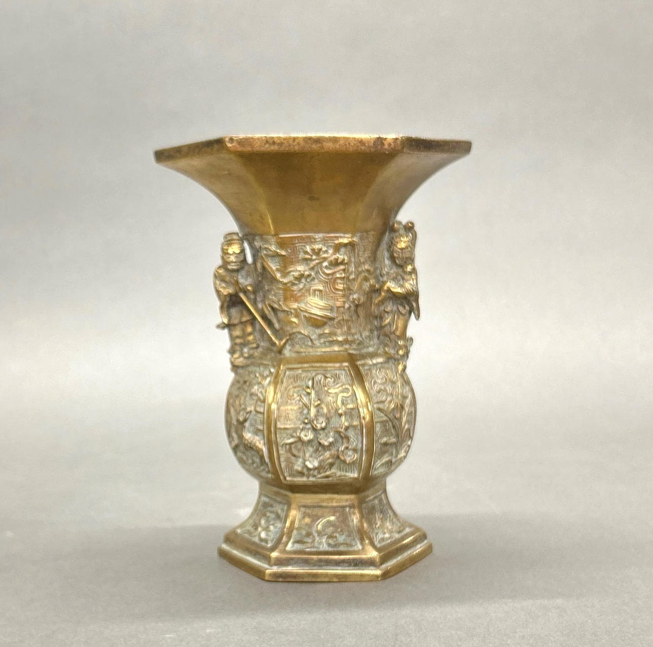 EARLY 20THC CHINESE HEXAGONAL VASE.