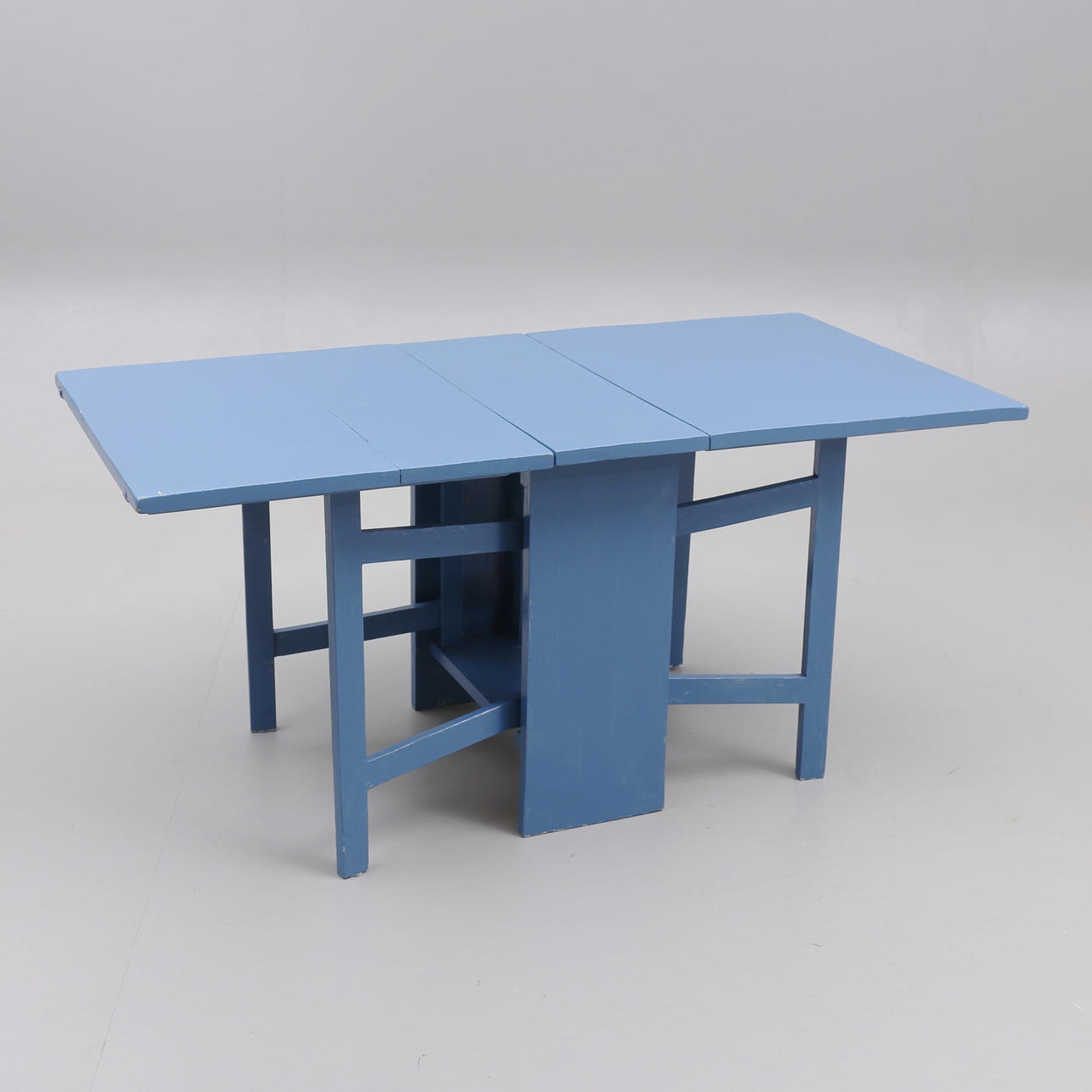 BATTING TABLE with double gates, painted, 20th century.