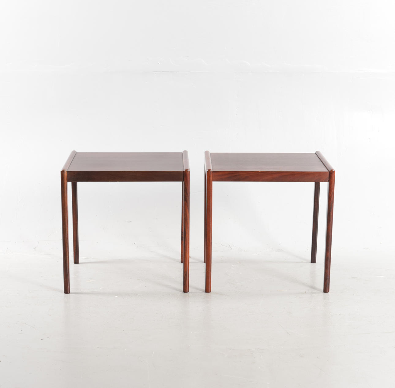 DANSK MØBELDESIGN. A pair of rosewood side tables, both sides with edges. Denmark, 1960s (2).