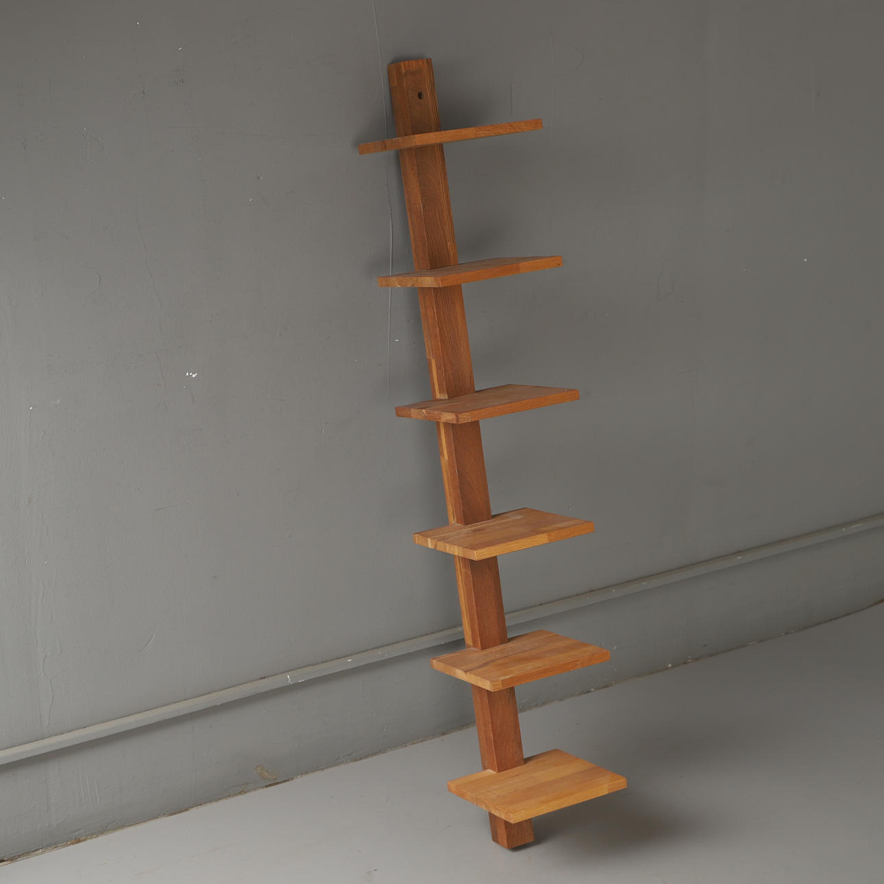 A wall shelf, oak, 21st century.