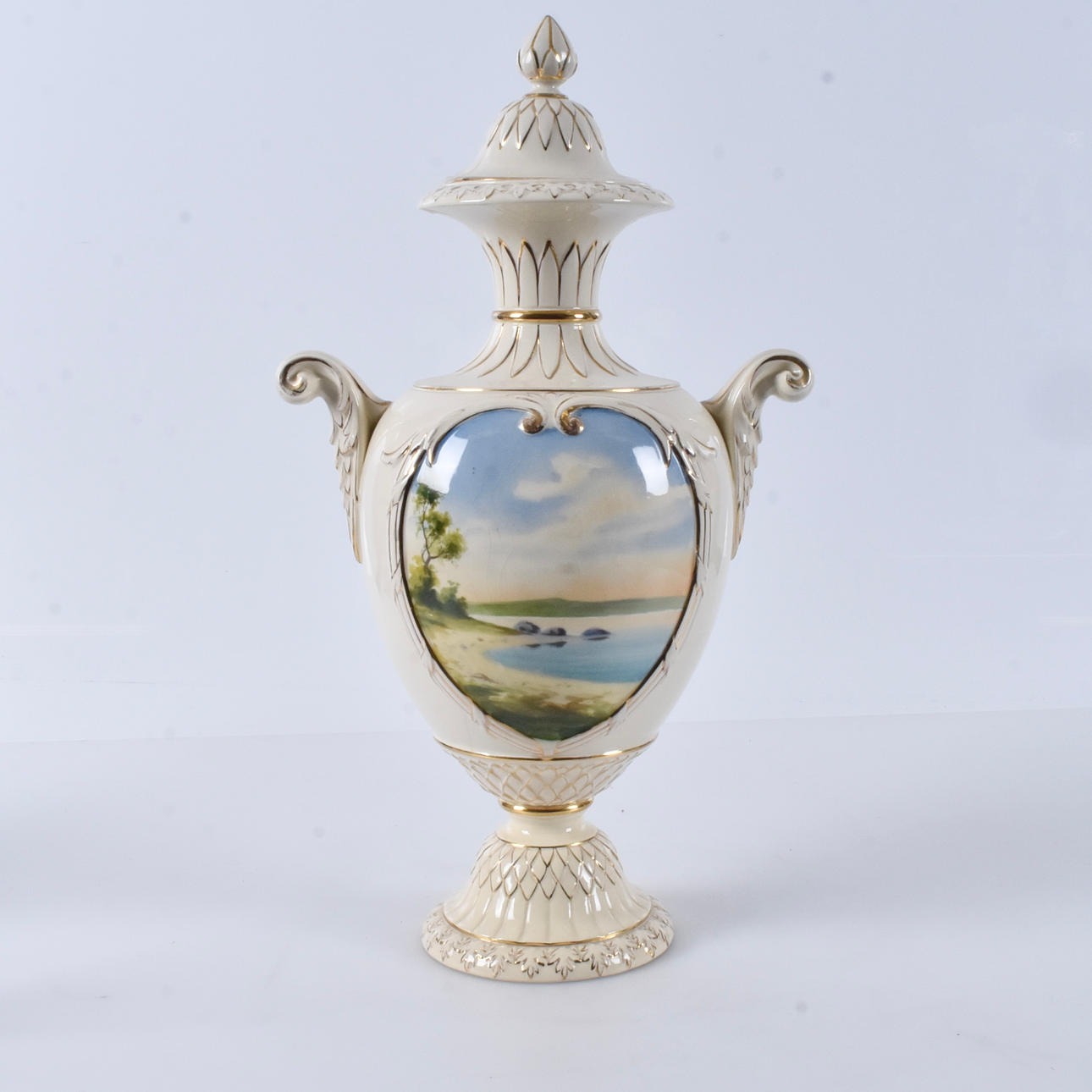 A flint lock urn, Rörstrand, ca 1890.