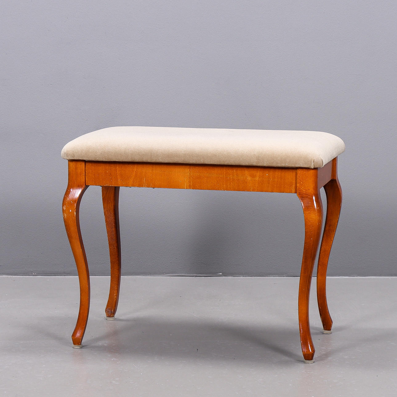 PALET PARA PIANO de estilo neorrococó, con cajón.