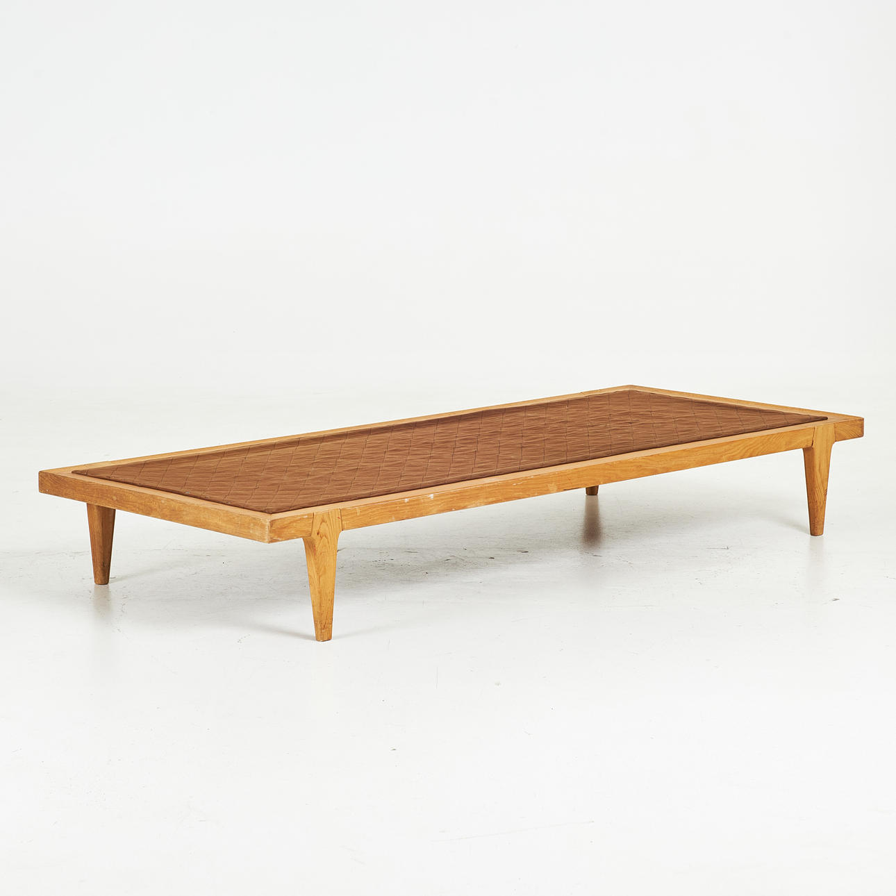 ERIK WÖRTZ. A 1960s IKEA daybed. Appendix.