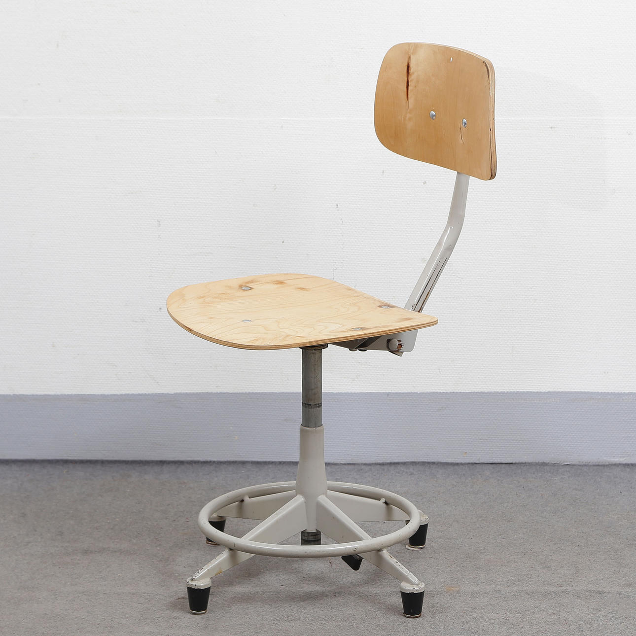 OFFICE CHAIR, ADJUSTABLE.