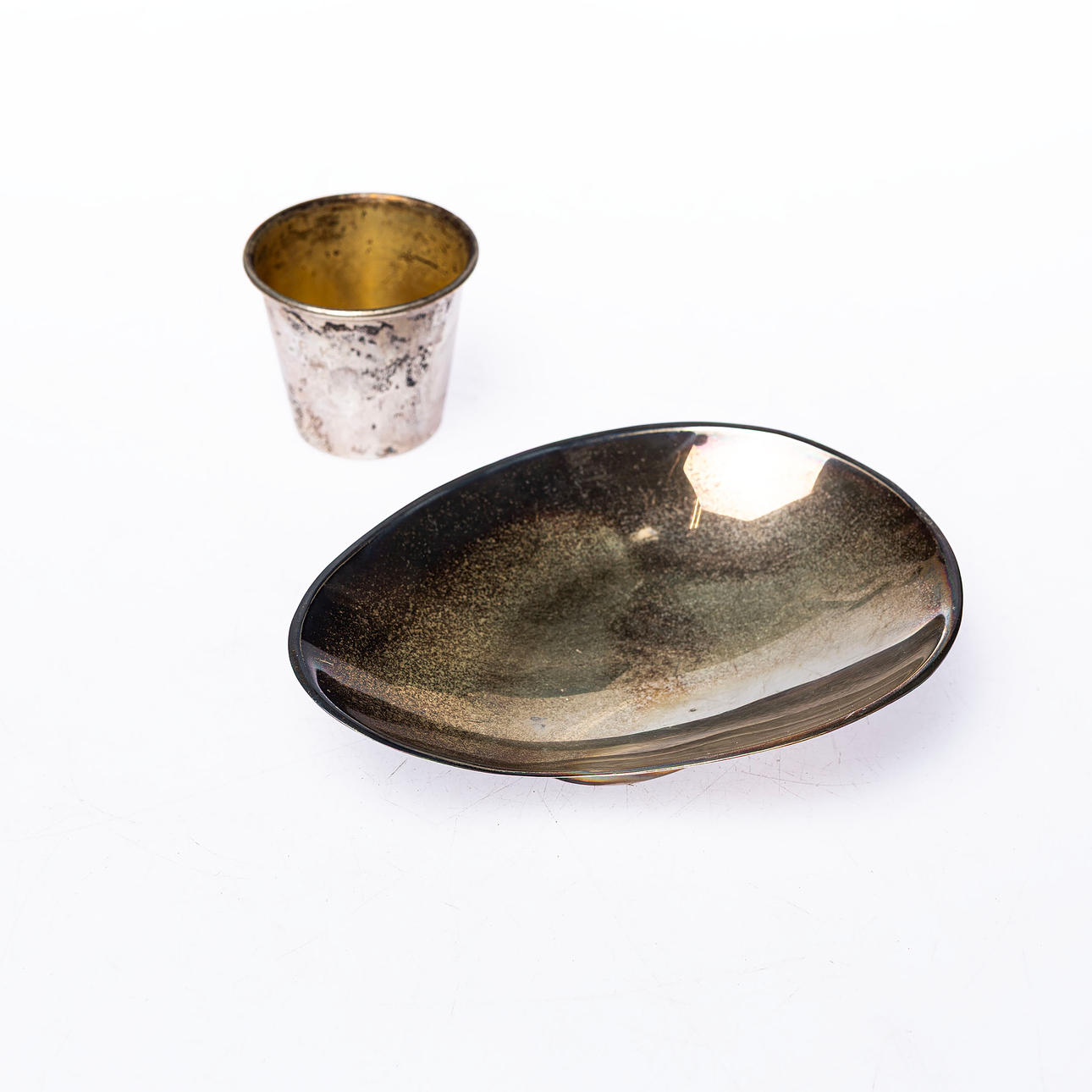 SILVER OBJECTS, 2 pieces, silver approx 80g.