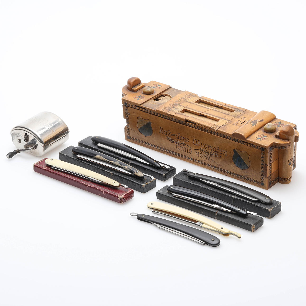 AUTOMATIC RAZORS, RAZORS and RAZOR BLADES, 8 pieces.