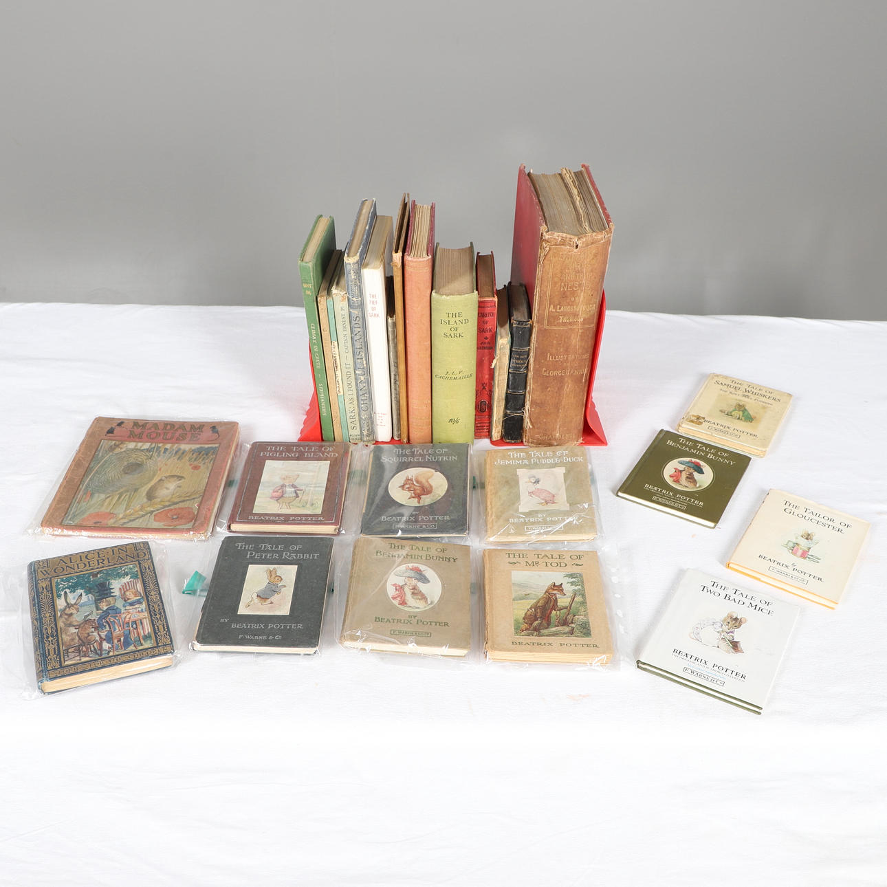 A QUANTITY OF CLOTH BOUND CHILDREN'S AND OTHER VOLUMES.