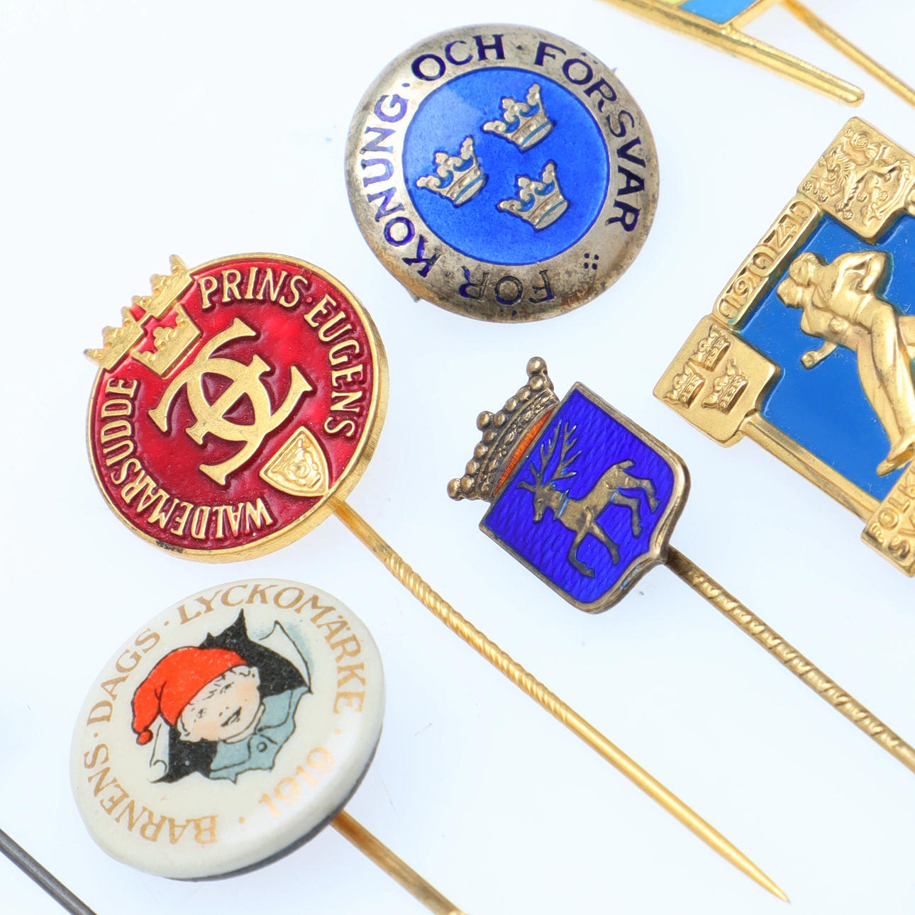 A set of 13 PINS & NEEDLE BADGES, including Doktorlyra, Helsinki & Mouse Badge US Army Air, 20th century.