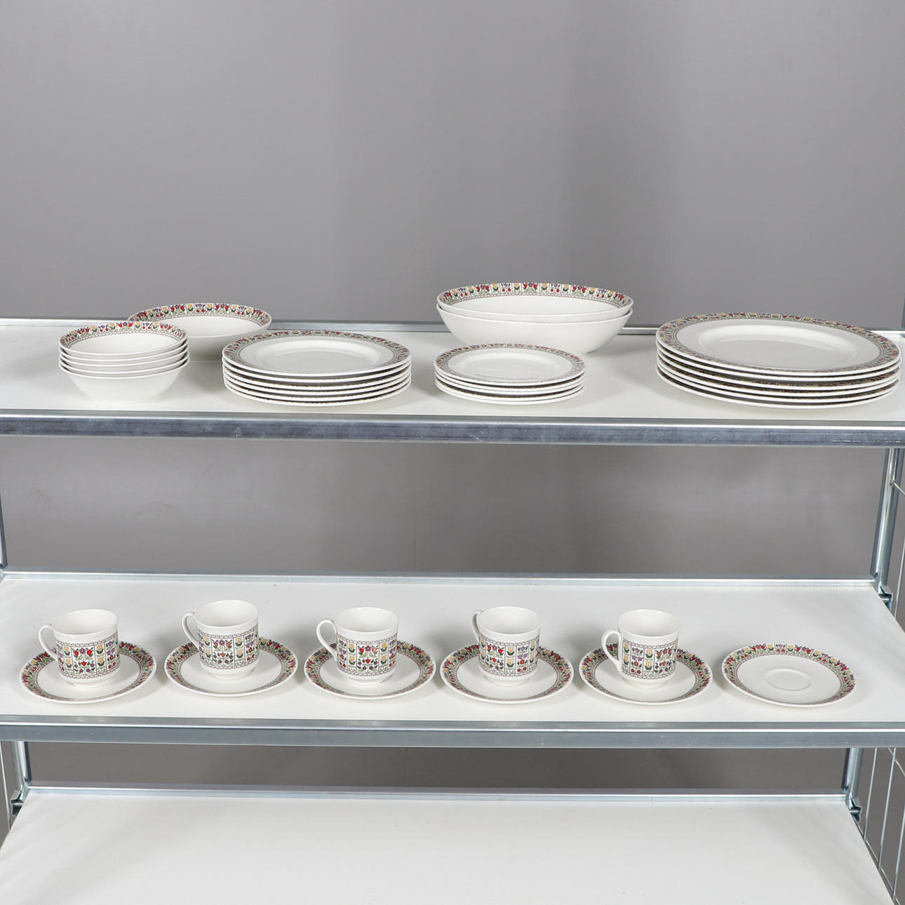 ROYAL DOULTON DINNER SERVICE - FIREGLOW.