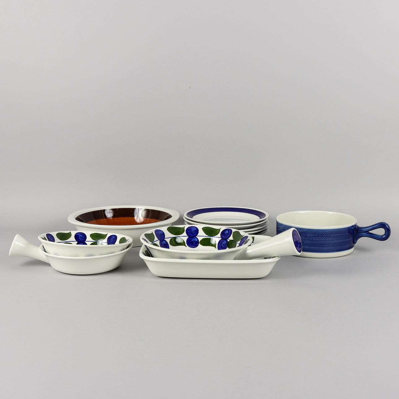 QUIRKY TABLEWARE RETRO.