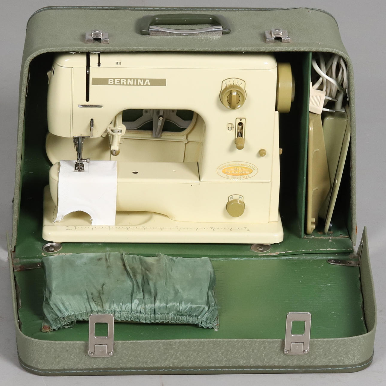SEWING MACHINE, Bernina 708.