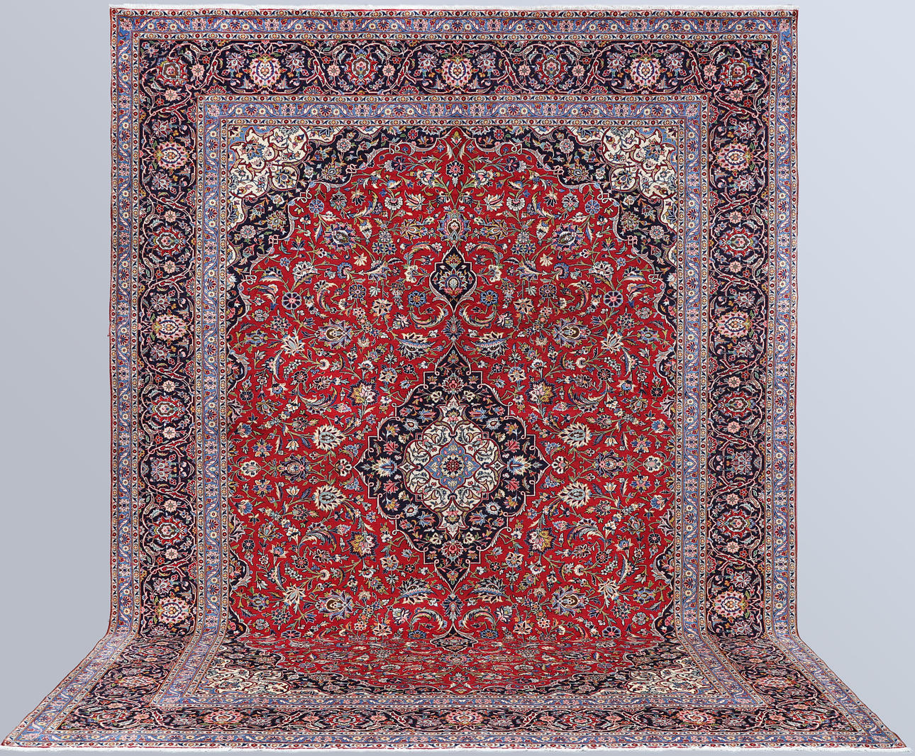 A Persian rug. Approx. 420 x 315 cm.