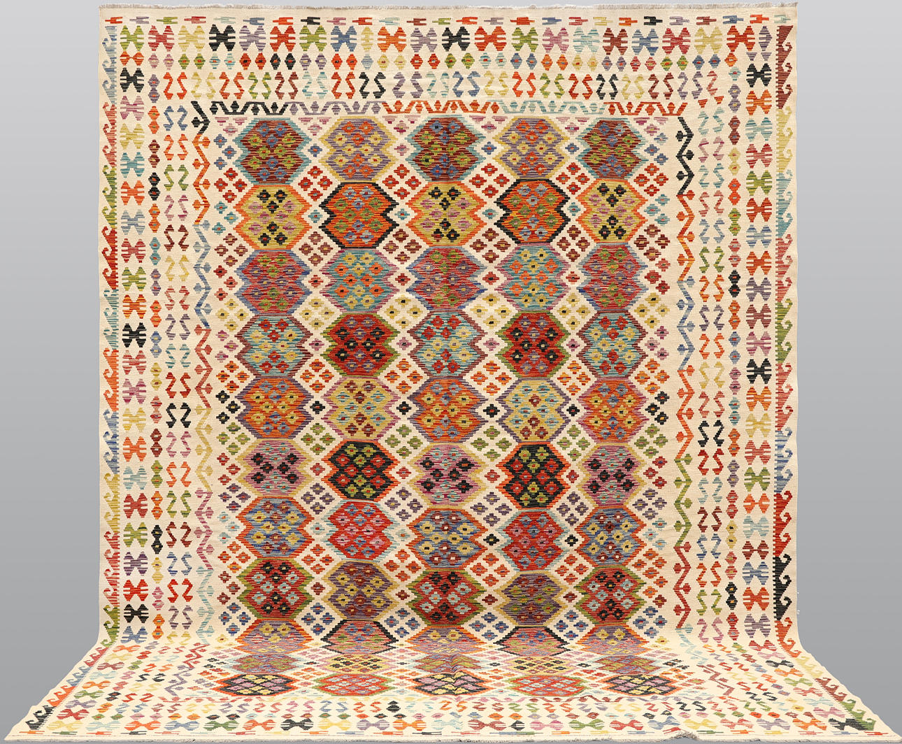 CARPET, Kelim. Approx. 399 x 305 cm.