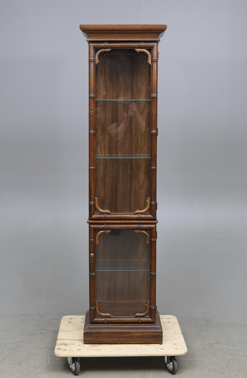 VITRINSKÅP, American Furniture, 1980-tal.