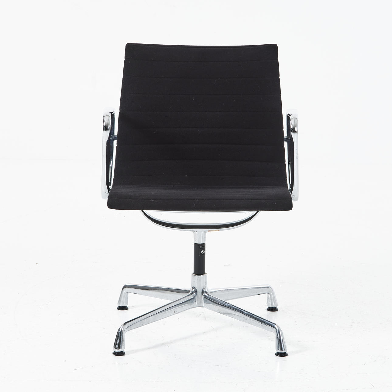 CHARLES & RAY EAMES, ein Bürostuhl „EA 117".