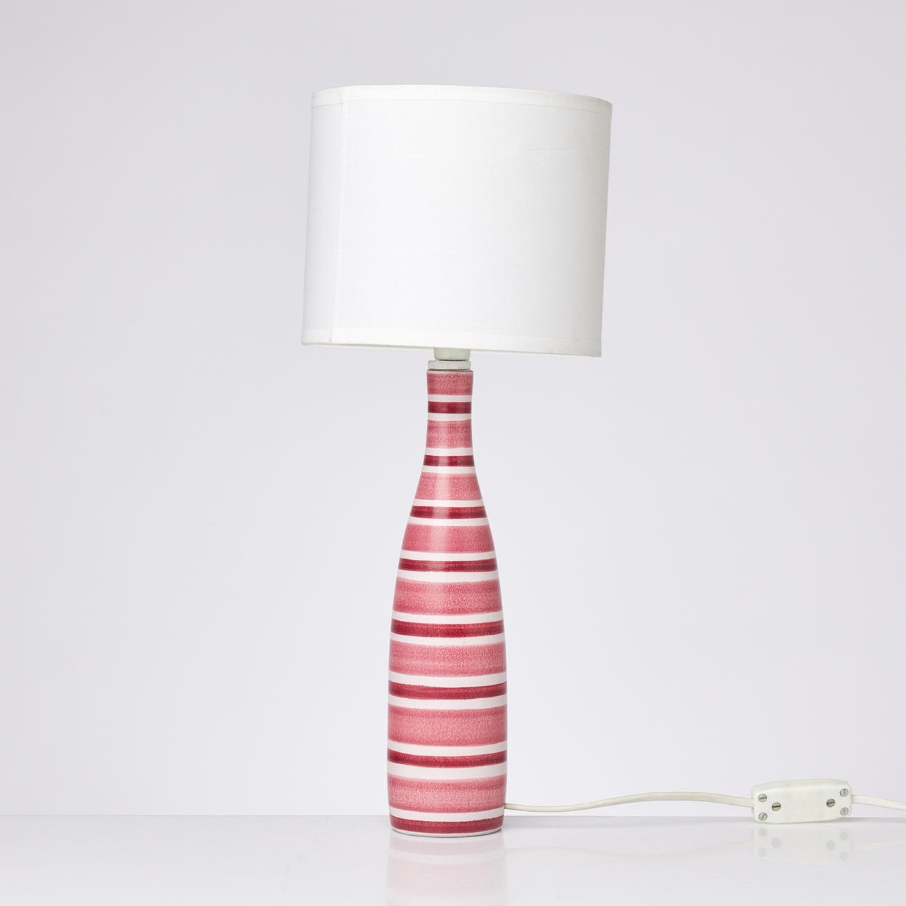 STIG LINDBERG. Table lamp, faience, studio hand, Gustavsberg.