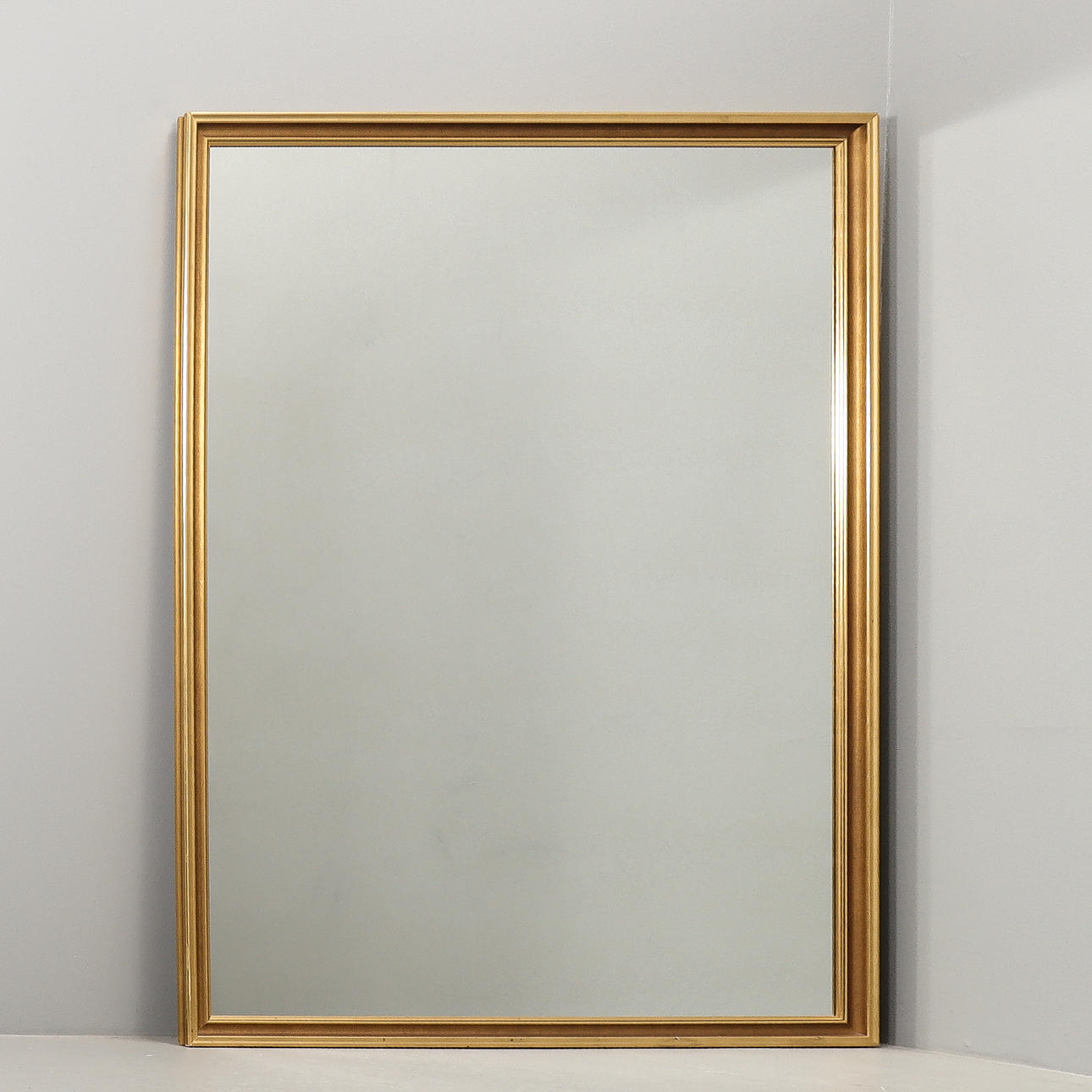 MIRROR Moderne fremstilling.