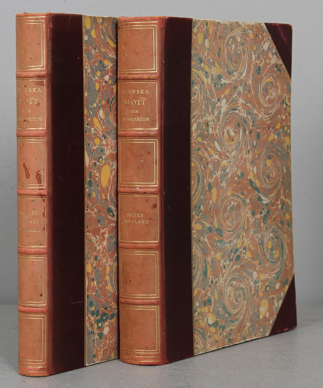 BÖCKER, 2 st, "Svenska slott och herresäten", Nordisk familjeboks tryckeri, Stockholm 1909-1908.