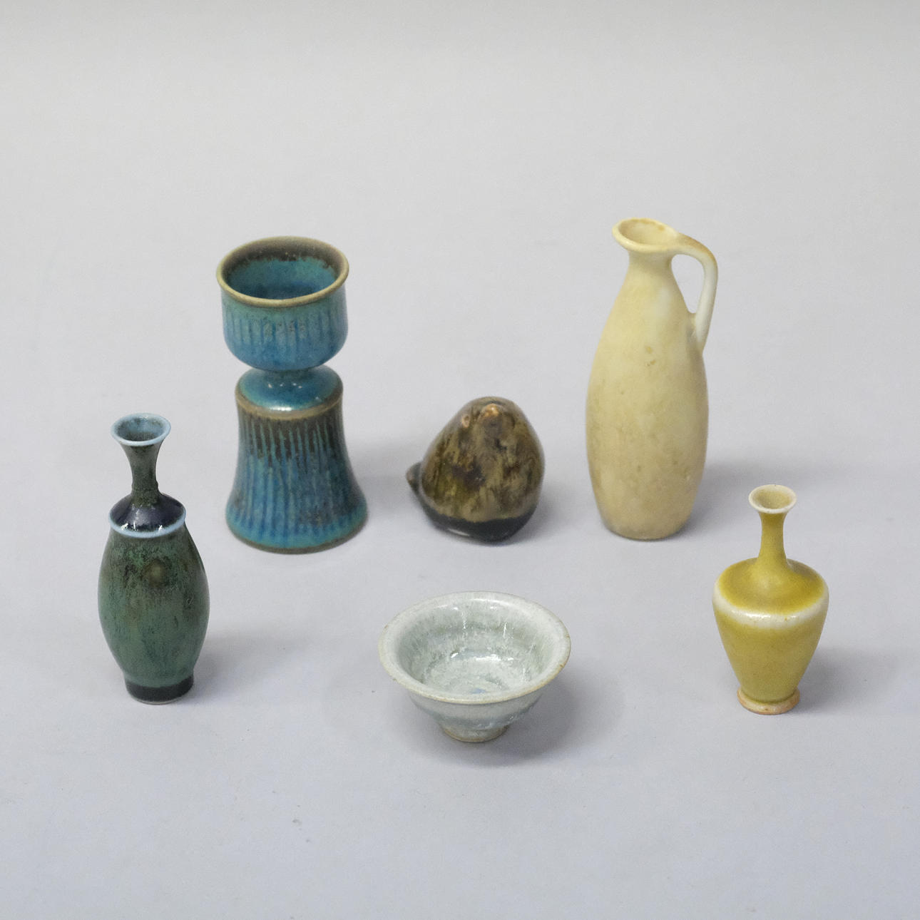 6 MINIATURES STONEWARE.