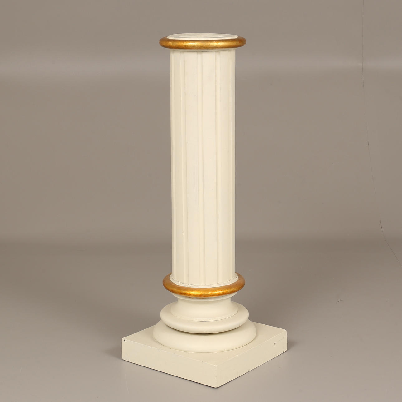 PIEDESTAL, kolonnformad, Gustaviansk stil.