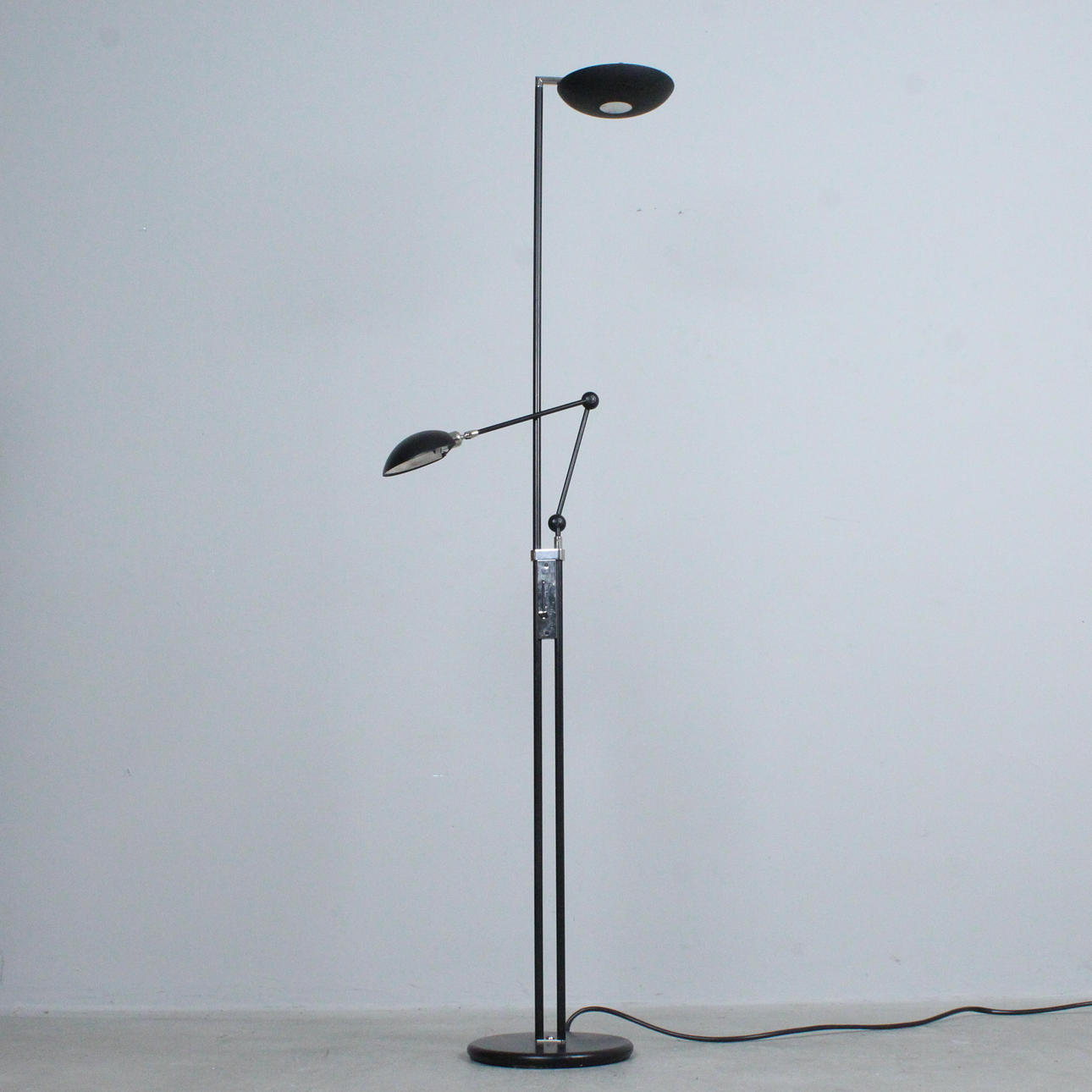 HOLTKÖTTER. Floor lamp/ceiling floodlight.