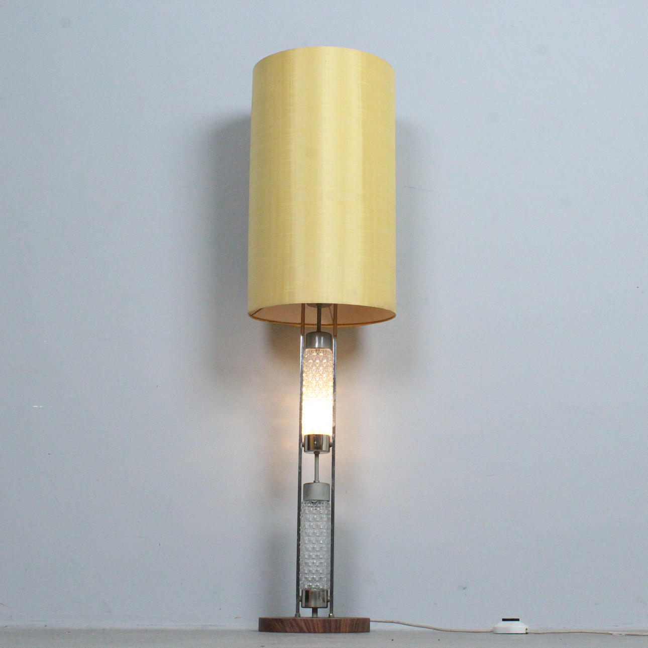 ATTRIBUTED TO RICHARD ESSIG. 1970s floor lamp.