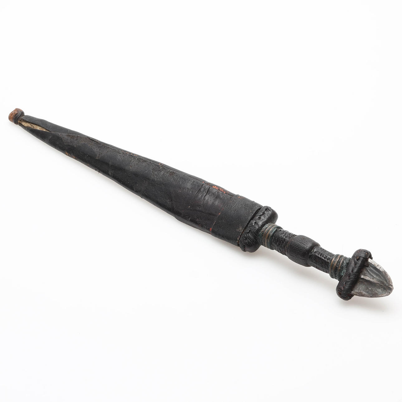 Dolch in Lederetui, 20. Jahrhundert.