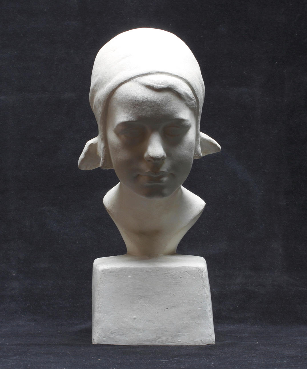 CARIN NILSON. (1884-1973). Skulptur, byst, gips, signerad Carin Nilson och daterad 1931.