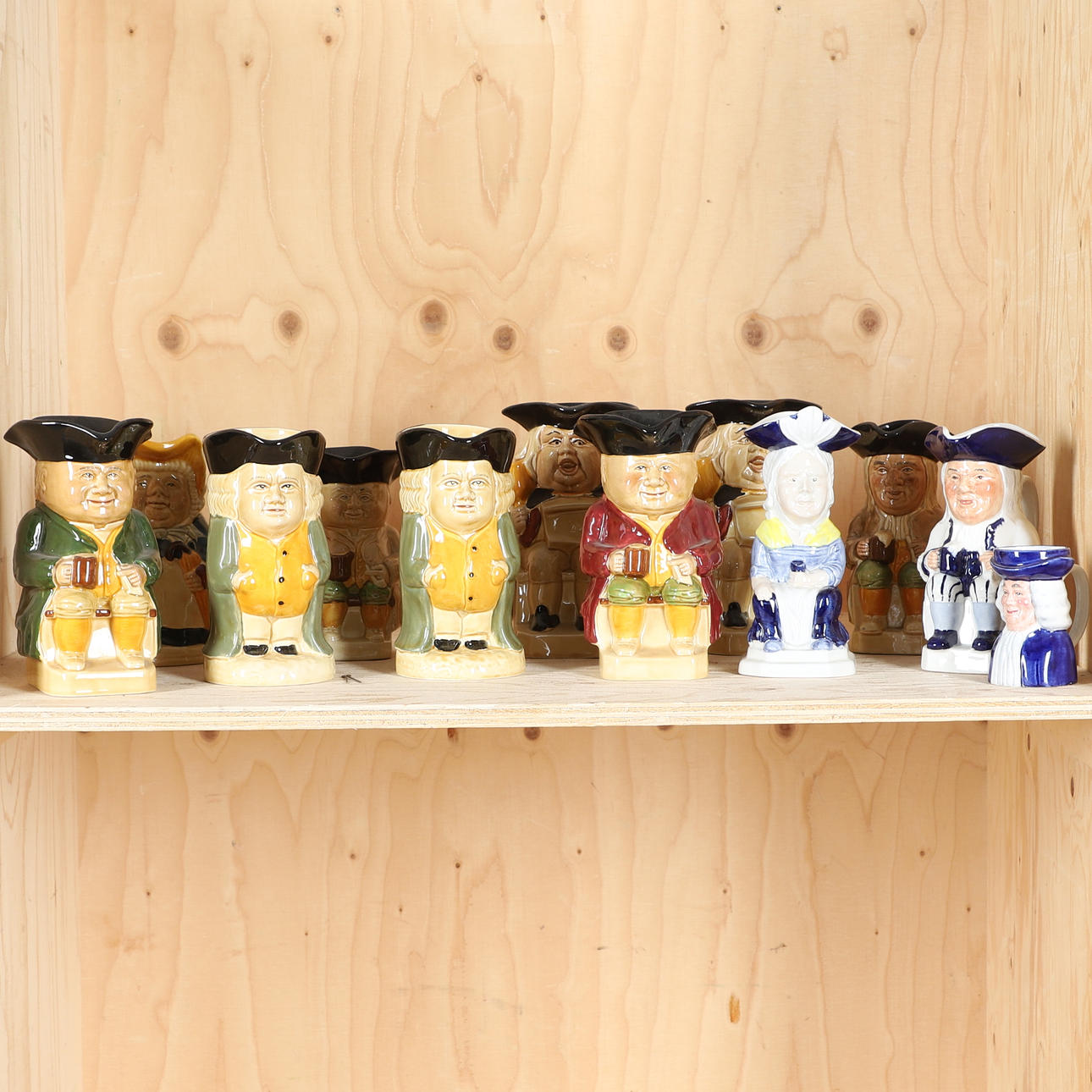 A QUANTITY OF ASSORTED TOBY JUGS.