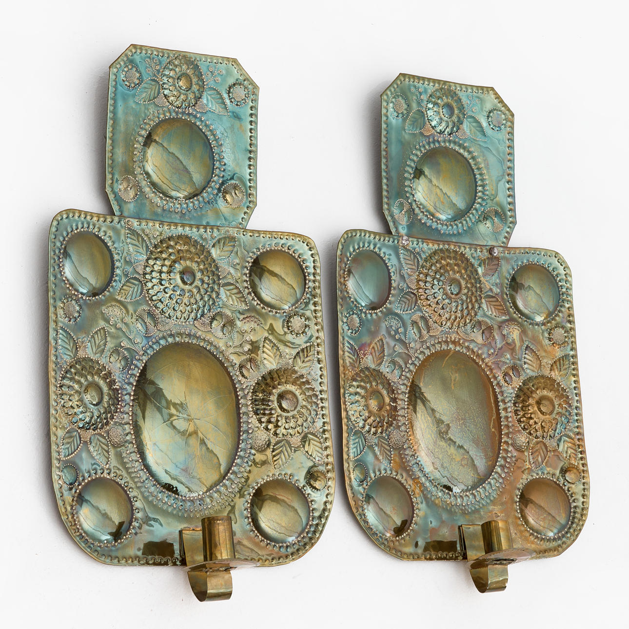 STEARINLYS, et par, barok stil, relieffindretning, messing.