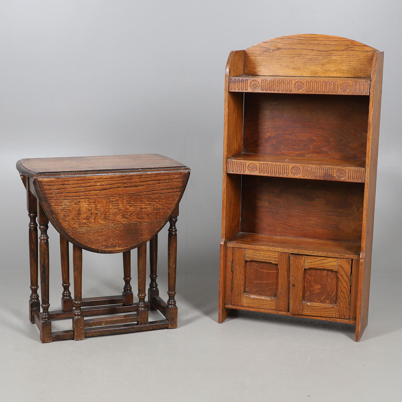 AN OLD CHARM STYLE OAK OPEN BOOKCASE AND AN OAK DROP LEAF TABLE.