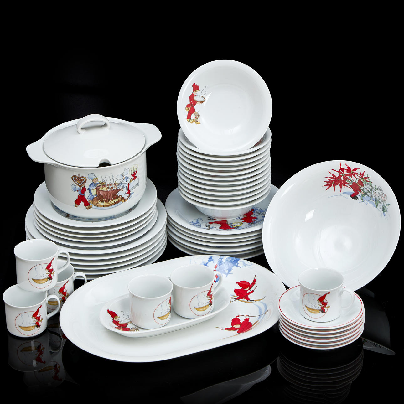 AINA STENBERG, 41 pieces “Tomtejul” tableware, Rörstrand.