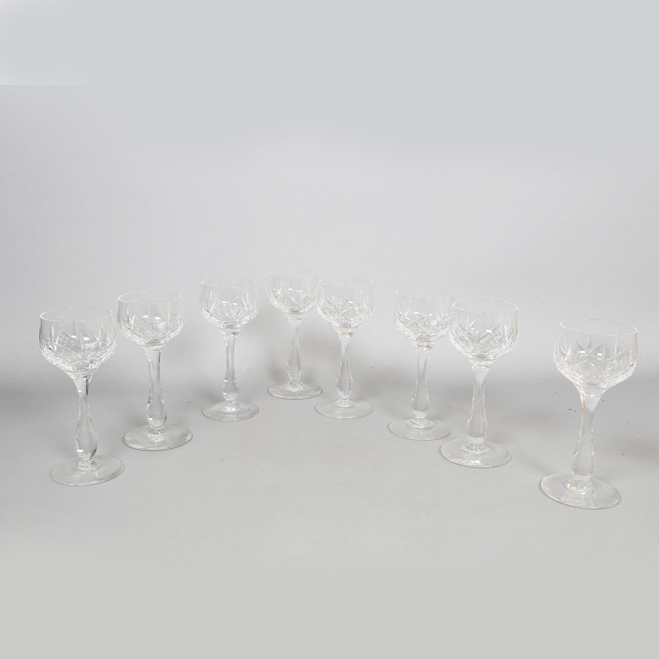 A SET OF EIGHT STUART HOCK GLASSES (8).