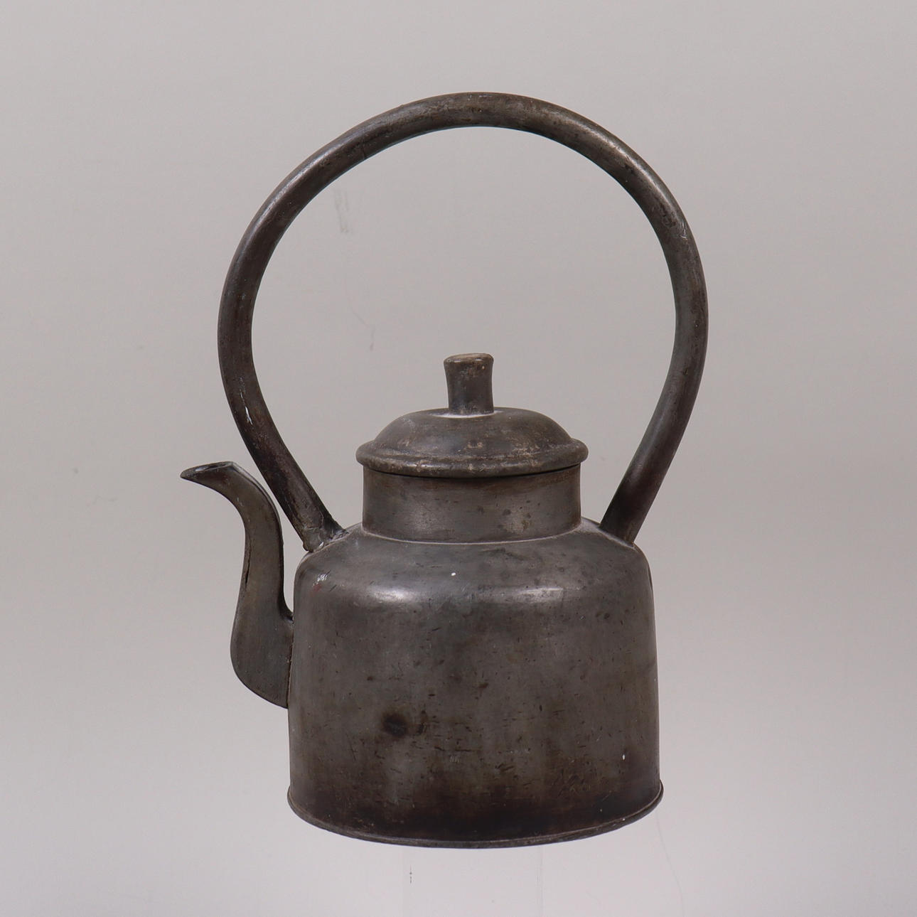 A teapot, tin, China, 18th/20th century.