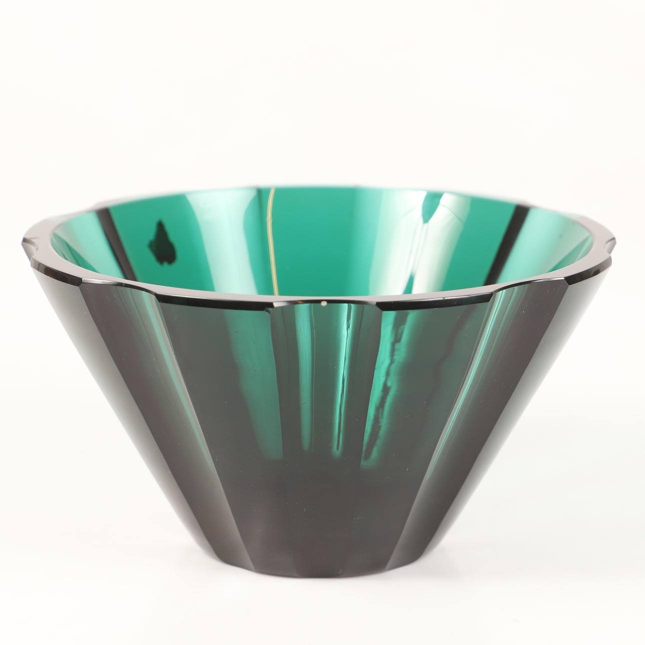 SIMON GATE. Schale, grüner Kristall, signiert B 421 Kosta.